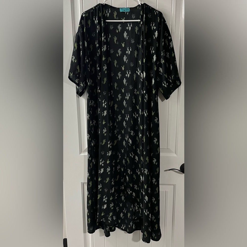 Turquoise Haven Kimono - Black w/ cactuses - No sz tag but fits like Women’s M/L